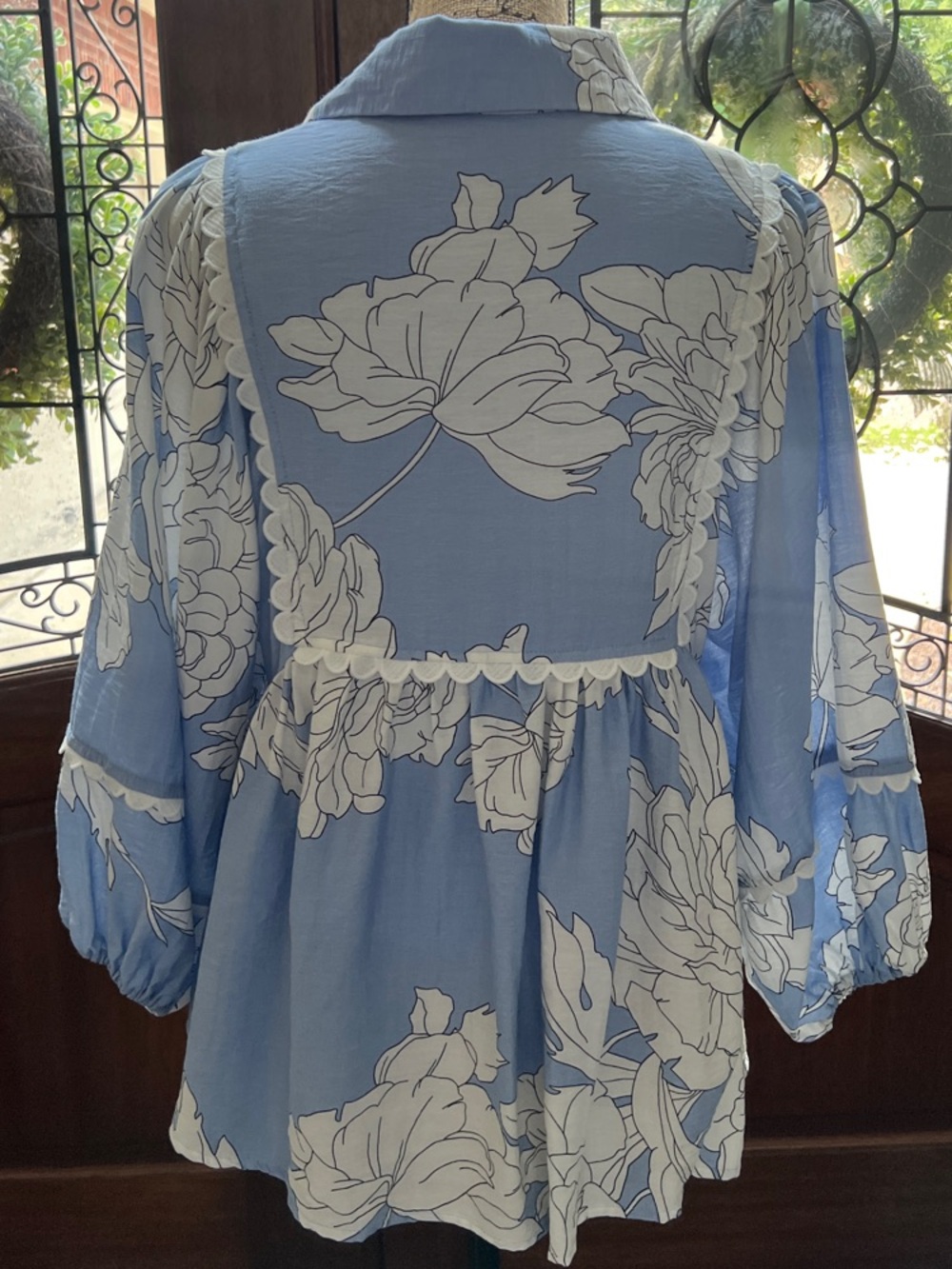 Entro Blue/White Floral Babydoll Sz S Women’s Top Boho Flowy Cottage Whimsy - Picture 2 of 12